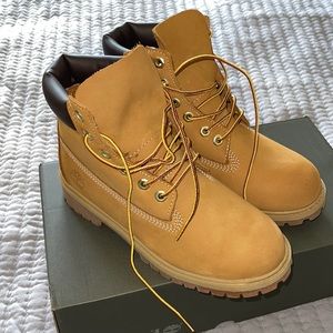 Size 5 timberland premium 6in waterproof boots wheat nubuck